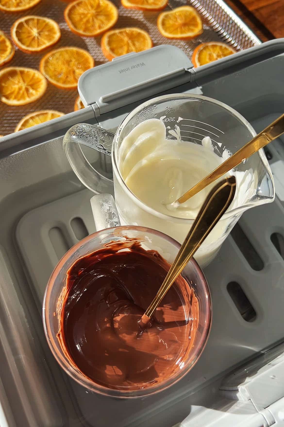 EASY CHOCOLATE-DIPPED ORANGES