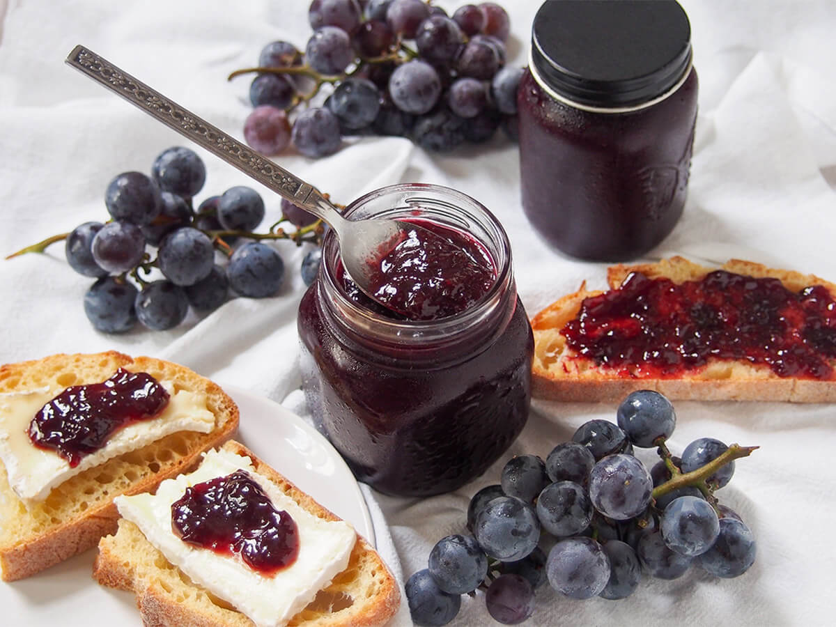 HOMEMADE GRAPE JAM - SMOOTH, SWEET & EASY TO MAKE