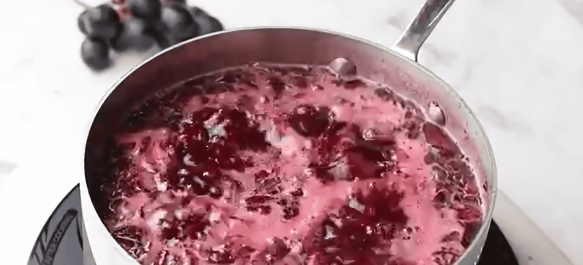 HOMEMADE GRAPE JAM - SMOOTH, SWEET & EASY TO MAKE