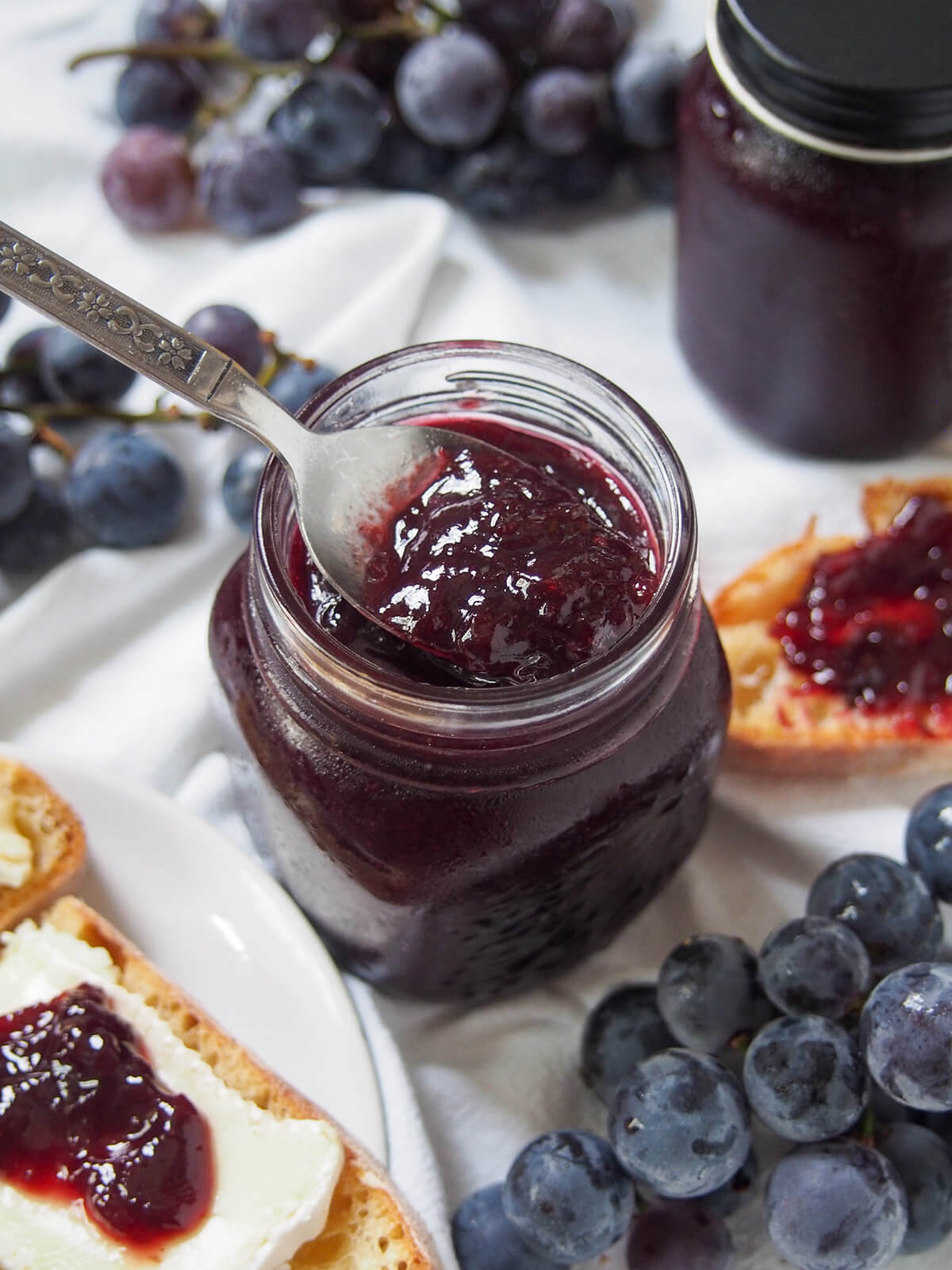 HOMEMADE GRAPE JAM - SMOOTH, SWEET & EASY TO MAKE