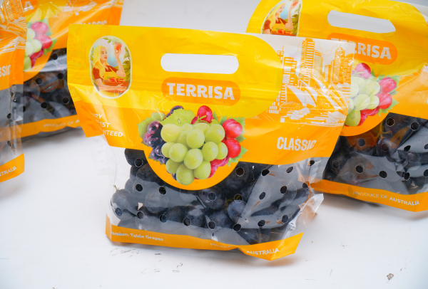TERRISA Classic Australian Black Grapes