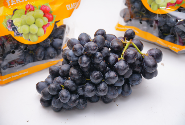 TERRISA Classic Australian Black Grapes