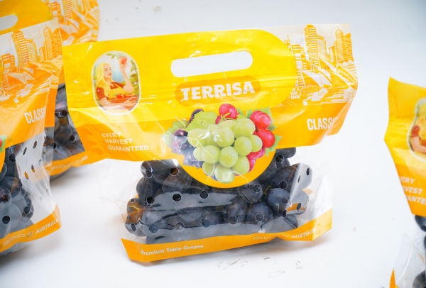 TERRISA Classic Australian Black Grapes
