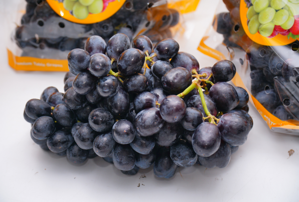 TERRISA Classic Australian Black Grapes